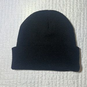 🤍black cute and simple beanie